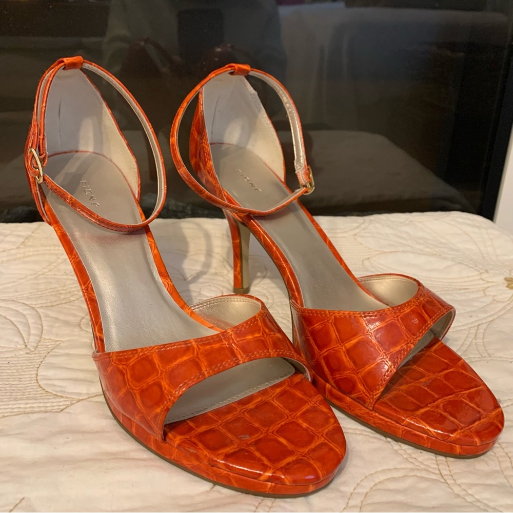Fioni patent leather faux crocodile orange heels